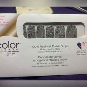 Holiday De-Light Color Street nail strips